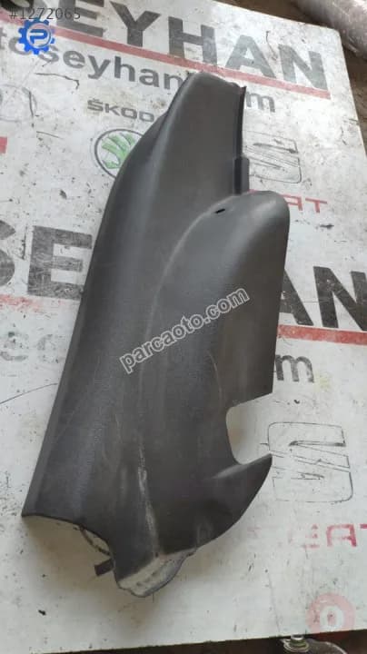 1M0867768A seat leon 2002 arka sağ koltuk yan kaplaması
